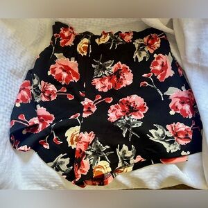 SHEIN Curve 1XL Black and Gray Patterned Shorts